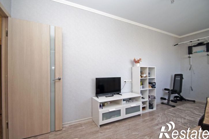 3-комн квартира проспект Комарова, 14,  д. 14