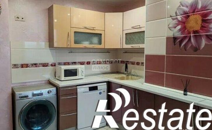 3-комн квартира проспект Комарова, 22 к1,  д. 22 к1
